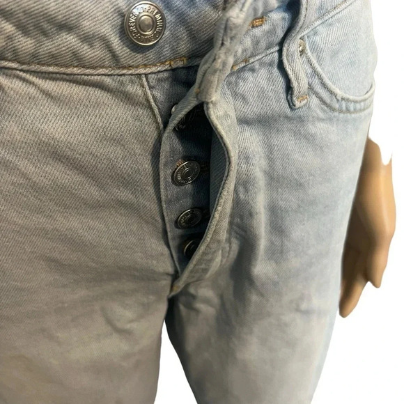 Forever 21 Light Wash Jeans - Picture 5 of 6